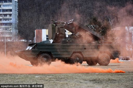 俄羅斯軍事演練展現(xiàn)神勇技能 紀(jì)念海軍步兵建軍311年