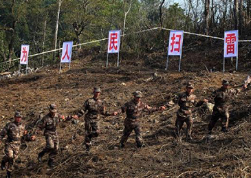 科技這么發(fā)達(dá)，解放軍為何還在人工掃雷？