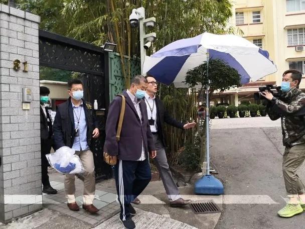 剛剛，黎智英被拘捕